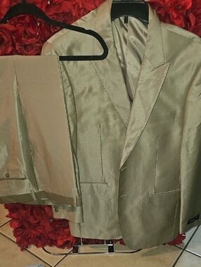 Milano Moda NWT Men's Tan Two-Piece Blazer and Trouser Suit Size 42R/36R